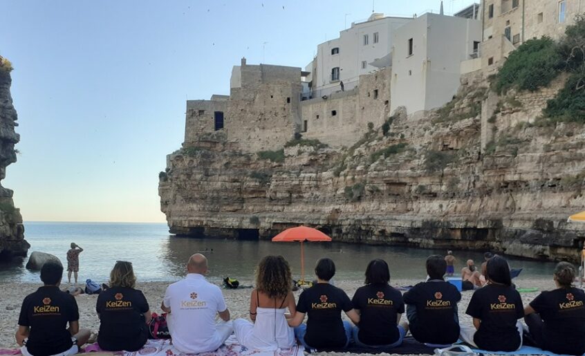 Il gruppo KEIZEN a Cala Monachile, Polignano a Mare